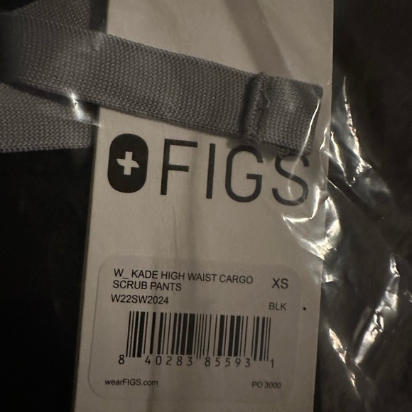 FIGS high waited cargo scrub pant - Picture 3 of 3